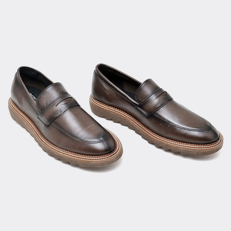 Sapato Loafer Premium Tratorado Masculino: O Conforto e Estilo que Você Merece!